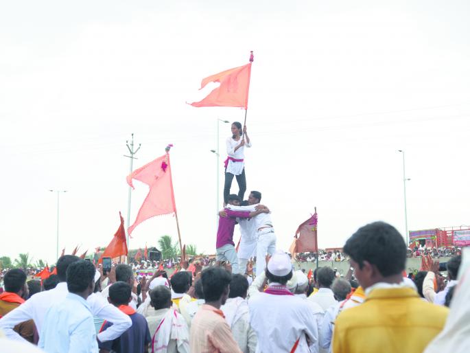 Pandhrpur Wari; Dindya in 480 plots of 65 acres, facility for two lakh devotees in one place | Pandhrpur Wari; ६५ एकरातील ४८० प्लॉटमध्ये दिंड्या, एकाच ठिकाणी दोन लाख भाविकांची सोय Pandhrpur Wari; Dindya in 480 plots of 65 acres, facility for two lakh devotees in one place | Pandhrpur Wari; ६५ एकरातील ४८० प्लॉटमध्ये दिंड्या, एकाच ठिकाणी दोन लाख भाविकांची सोय