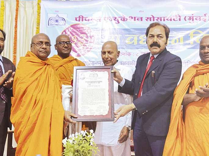 Activists of Ambedkari Movement honoured | आंबेडकरी चळवळीतील शिलेदारांचा सत्कार Activists of Ambedkari Movement honoured | आंबेडकरी चळवळीतील शिलेदारांचा सत्कार