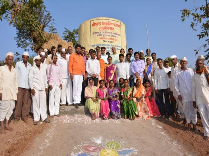 Heavy-free hedapada distributed water to the villagers by the Social Networking Forum | अतिदुर्गम हेदपाडा टंचाईमुक्त,सोशल नेटवर्किंग फोरमतर्फे पाणी प्रकल्प ग्रामस्थांकडे सुपूर्द Heavy-free hedapada distributed water to the villagers by the Social Networking Forum | अतिदुर्गम हेदपाडा टंचाईमुक्त,सोशल नेटवर्किंग फोरमतर्फे पाणी प्रकल्प ग्रामस्थांकडे सुपूर्द