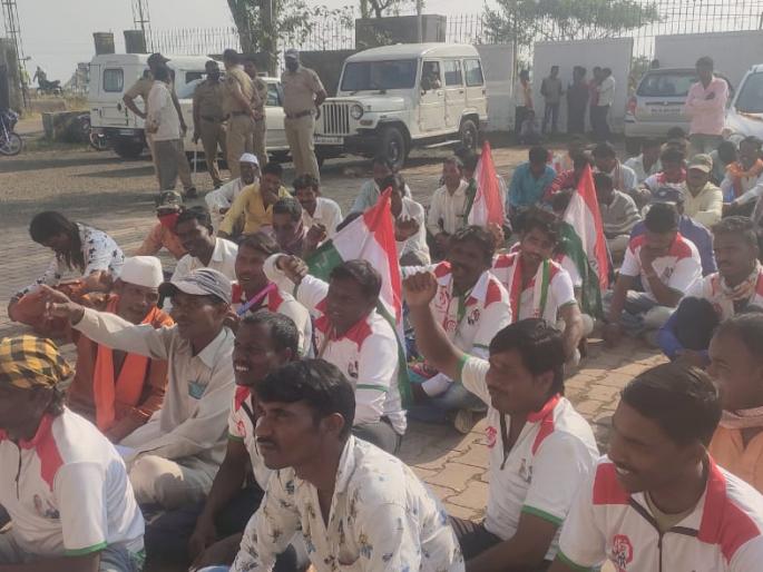 Morcha of Shramjivi Sanghatana at Peth Tehsil Office | पेठ तहसील कार्यालयावर श्रमजीवी संघटनेचा मोर्चा Morcha of Shramjivi Sanghatana at Peth Tehsil Office | पेठ तहसील कार्यालयावर श्रमजीवी संघटनेचा मोर्चा