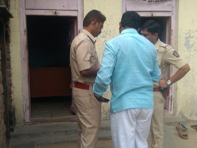 Murder of a baby boy with an ax wound | कुऱ्हाडीने घाव घालून पोटच्या मुलाचा खून Murder of a baby boy with an ax wound | कुऱ्हाडीने घाव घालून पोटच्या मुलाचा खून