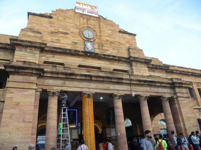 Facility of 16 lifts and 8 escalators at six railway stations in Nagpur division | नागपूर विभागातील सहा रेल्वेस्थानकांवर १६ लिफ्टस् व ८ एस्केलेटर्सची सुविधा Facility of 16 lifts and 8 escalators at six railway stations in Nagpur division | नागपूर विभागातील सहा रेल्वेस्थानकांवर १६ लिफ्टस् व ८ एस्केलेटर्सची सुविधा