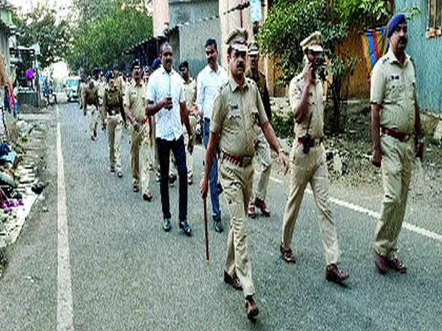 Staff leave at polling stations | मतदान केंद्रांवर कर्मचारी रवाना Staff leave at polling stations | मतदान केंद्रांवर कर्मचारी रवाना