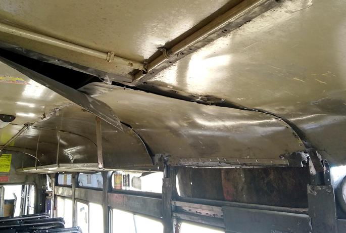 Parbhani: Fierce travel by nail bus | परभणी : खिळखिळ्या बसमधून जीवघेणा प्रवास Parbhani: Fierce travel by nail bus | परभणी : खिळखिळ्या बसमधून जीवघेणा प्रवास