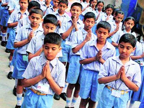 Parbhani: Unlikely to buy uniforms even after being a student | परभणी: रक्कम वर्ग होऊनही गणवेश खरेदीला विलंब Parbhani: Unlikely to buy uniforms even after being a student | परभणी: रक्कम वर्ग होऊनही गणवेश खरेदीला विलंब