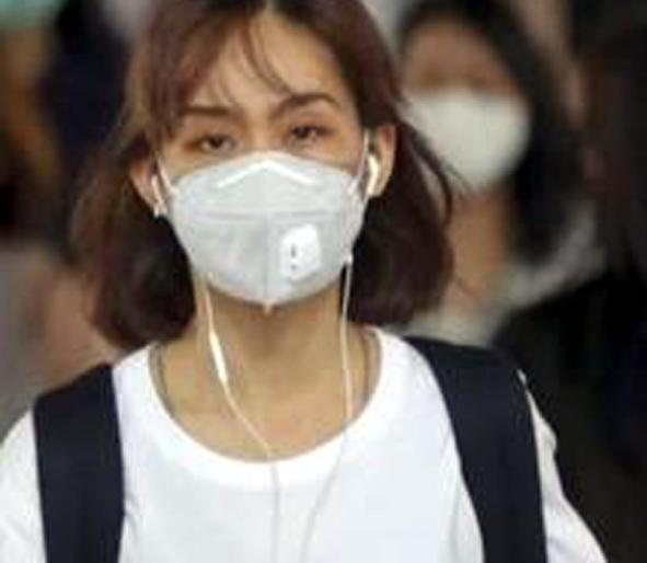 Increased demand for masks in Parbhani city | परभणी शहरात मास्कला वाढली मागणी