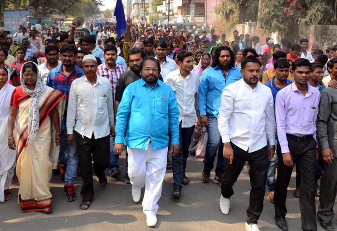 Parbhani: The Republican Senna's Dhadkal Morcha | परभणी:रिपब्लिकन सेनेचा धडकला मोर्चा