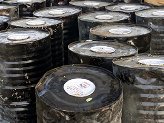 Parbhani's 25 crores tariff scam? | परभणीत २५ कोटींचा डांबर घोटाळा ? Parbhani's 25 crores tariff scam? | परभणीत २५ कोटींचा डांबर घोटाळा ?