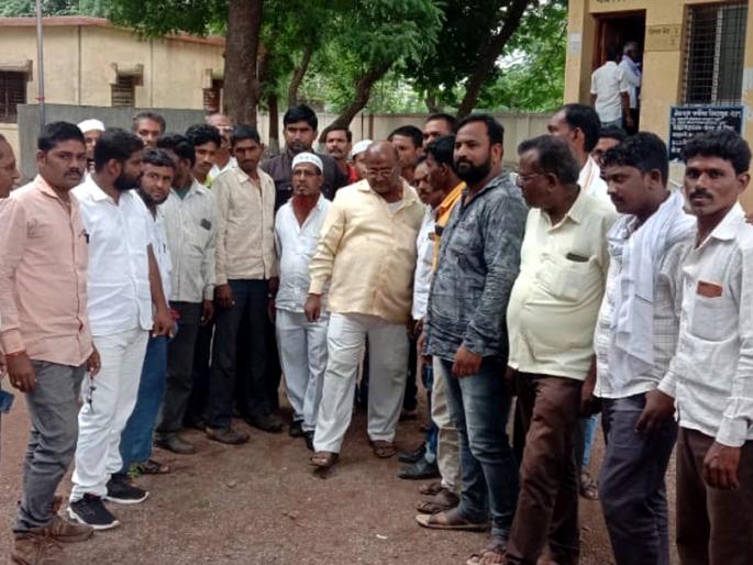 Parbhani: Shepherd the shepherd for three days | परभणी: मेंढपाळास तीन दिवस ठेवले डांबून Parbhani: Shepherd the shepherd for three days | परभणी: मेंढपाळास तीन दिवस ठेवले डांबून