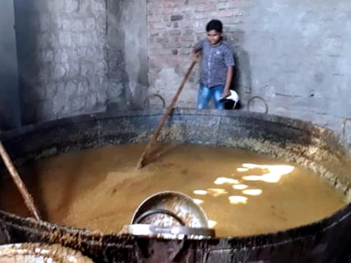 Parbhani: The benefits of Mahaprashad taken by the devotees | परभरणी : भाविकांनी घेतला महाप्रसादाचा लाभ Parbhani: The benefits of Mahaprashad taken by the devotees | परभरणी : भाविकांनी घेतला महाप्रसादाचा लाभ