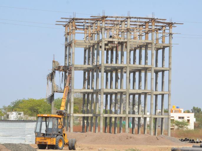 Parbhani: Due to the lack of planning of the tanker, the burden of scarcity | परभणी : टँकरचे नियोजन नसल्याने टंचाईत भर Parbhani: Due to the lack of planning of the tanker, the burden of scarcity | परभणी : टँकरचे नियोजन नसल्याने टंचाईत भर
