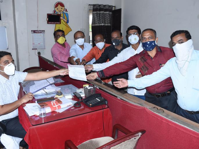 Hathras case protested by teachers' unions | भुसावळात शिक्षक संघटनांतर्फे हाथरस प्रकरणाचा निषेध Hathras case protested by teachers' unions | भुसावळात शिक्षक संघटनांतर्फे हाथरस प्रकरणाचा निषेध