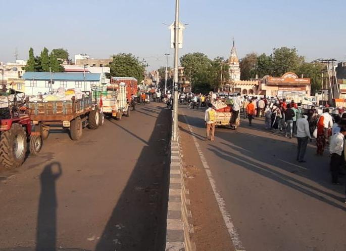 Amalner Bazar Samiti has a record arrival of 3,000 quintals | अमळनेर बाजार समितीत ३० हजार क्विंटलची विक्रमी आवक