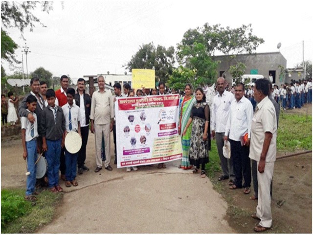 Finished cleanliness at Sutarkhede Janata Vidyalaya | सुतारखेडे जनता विद्यालयात स्वच्छता फेरी संपन्न