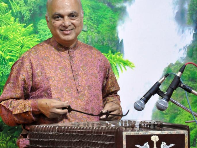 Satara: Sangeerangad, a santoor and tabla jugalbandi, rasakas masamagadha | सातारा : सज्जनगडावर रंगली संतूर आणि तबल्याची जुगलबंदी, रसिक मंत्रमुग्ध Satara: Sangeerangad, a santoor and tabla jugalbandi, rasakas masamagadha | सातारा : सज्जनगडावर रंगली संतूर आणि तबल्याची जुगलबंदी, रसिक मंत्रमुग्ध