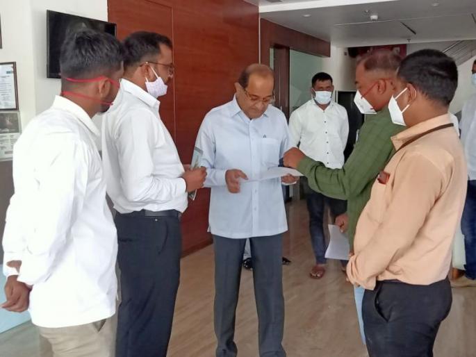 Demand from Sambhaji Brigade to include Maratha community in OBC | संभाजी ब्रिगेडकडून मराठा समाजाचा ओबीसीत समावेश करण्याची मागणी ; राधाकृष्ण विखे यांना निवेदन Demand from Sambhaji Brigade to include Maratha community in OBC | संभाजी ब्रिगेडकडून मराठा समाजाचा ओबीसीत समावेश करण्याची मागणी ; राधाकृष्ण विखे यांना निवेदन