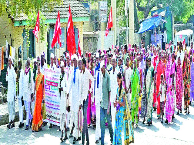 Due to the shutdown in the district, the work stopped | जिल्ह्यात बंदमुळे कामकाज ठप्प Due to the shutdown in the district, the work stopped | जिल्ह्यात बंदमुळे कामकाज ठप्प