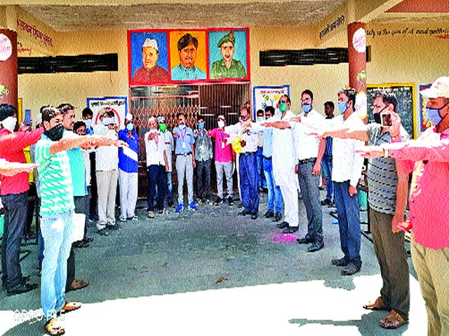They swore to help the laborers | त्यांनी घेतली मजुरांना मदत करण्याची शपथ