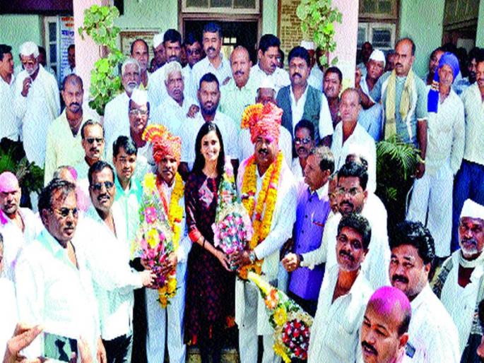 Sinnar: Sudhakar Shinde's recitation as Vice President; Both the selections are copper for the post of uncontested market committee | सिन्नर : उपसभापतिपदी सुधाकर शिंदे यांची वर्णी; दोन्ही निवड बिनविरोध बाजार समितीच्या सभापतिपदी तांबे Sinnar: Sudhakar Shinde's recitation as Vice President; Both the selections are copper for the post of uncontested market committee | सिन्नर : उपसभापतिपदी सुधाकर शिंदे यांची वर्णी; दोन्ही निवड बिनविरोध बाजार समितीच्या सभापतिपदी तांबे