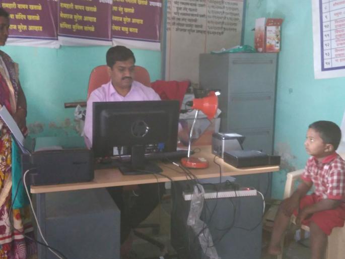  Camp on behalf of the Gram Panchayat and Post Department in Patole | पाटोळेत ग्रामपंचायत व पोस्ट विभागाच्यावतीने शिबीर