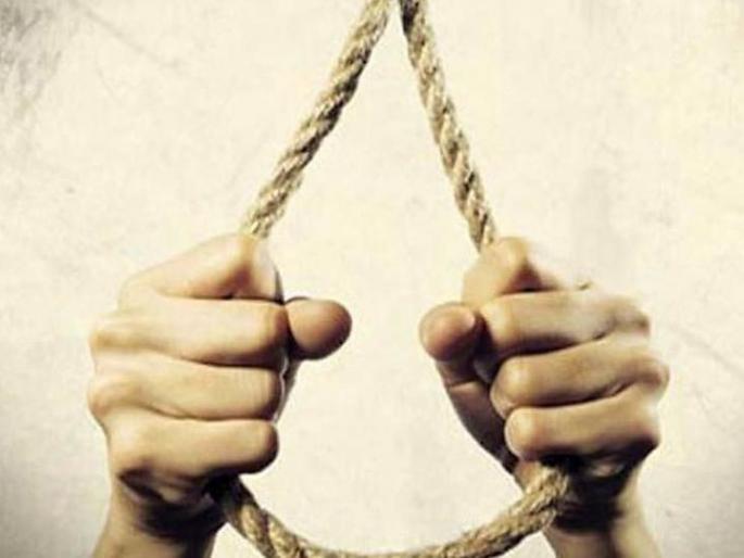 The names of several farmers who committed suicide are missing | आत्महत्या केलेल्या अनेक शेतकऱ्यांची नावे गायब