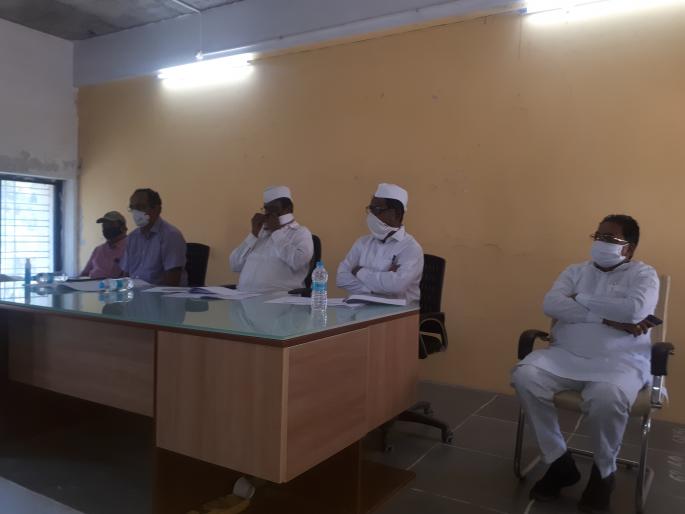 Officers and employees should stay at the headquarters! | अधिकारी-कर्मचाऱ्यांनी मुख्यालयीच राहावे - झिरवाळ Officers and employees should stay at the headquarters! | अधिकारी-कर्मचाऱ्यांनी मुख्यालयीच राहावे - झिरवाळ