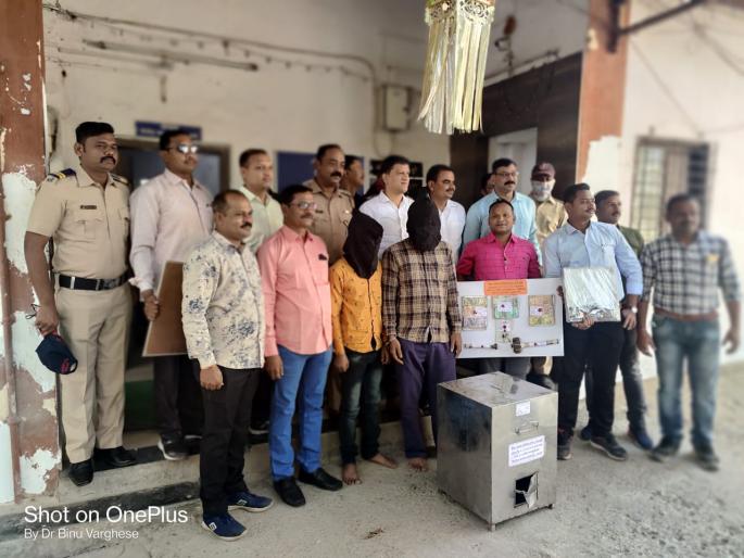 A gang of robbers was arrested in Thane in the early hours of the morning | ठाण्यात पहाटेच्या वेळी रिक्षाने प्रवास करणाऱ्या प्रवाशांना लुटणारी टोळी जेरबंद A gang of robbers was arrested in Thane in the early hours of the morning | ठाण्यात पहाटेच्या वेळी रिक्षाने प्रवास करणाऱ्या प्रवाशांना लुटणारी टोळी जेरबंद