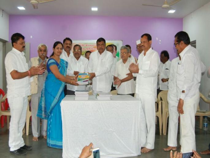 The power of the game for the goal of the competition in forty-one city! | चाळीसगावात स्पर्धा परीक्षेच्या लक्ष्यभेदासाठी दातृत्वाची उर्जा...! The power of the game for the goal of the competition in forty-one city! | चाळीसगावात स्पर्धा परीक्षेच्या लक्ष्यभेदासाठी दातृत्वाची उर्जा...!