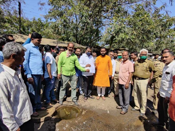 Sixteen village water supply scheme in Lasalgaon leaks | लासलगाव येथील सोळा गाव पाणीपुरवठा योजनेला गळती Sixteen village water supply scheme in Lasalgaon leaks | लासलगाव येथील सोळा गाव पाणीपुरवठा योजनेला गळती