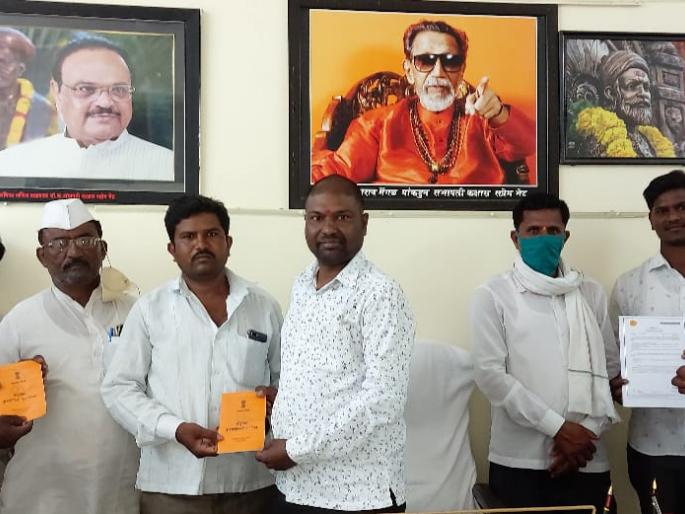 The tiger of Purangaon got ration card at the age of 40 | पुरणगावच्या वाघ यांना मिळाली चाळीसाव्या वर्षी शिधा पत्रिका The tiger of Purangaon got ration card at the age of 40 | पुरणगावच्या वाघ यांना मिळाली चाळीसाव्या वर्षी शिधा पत्रिका