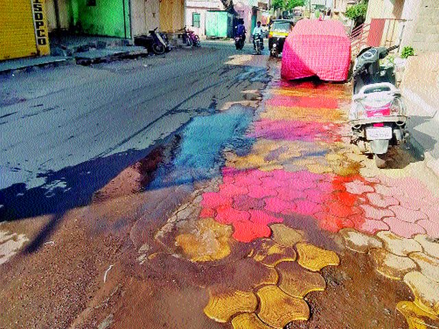 Leakage of waterway in Malegaon Camp | मालेगाव कॅम्पातील जलवाहिनीला गळती Leakage of waterway in Malegaon Camp | मालेगाव कॅम्पातील जलवाहिनीला गळती