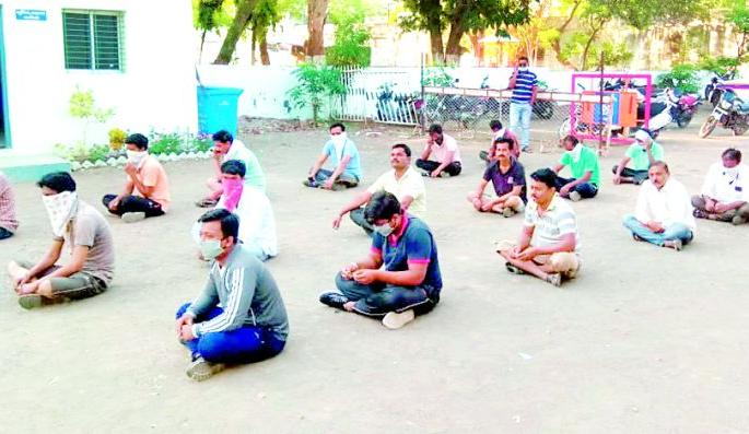 Action on 16 people heading to Morning Walk | ‘मॉर्निंग वॉक’ला निघालेल्या १६ व्यक्तींवर कारवाई Action on 16 people heading to Morning Walk | ‘मॉर्निंग वॉक’ला निघालेल्या १६ व्यक्तींवर कारवाई