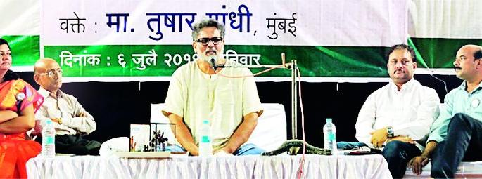 Kasturba's contribution has been tarnished | कस्तुरबांचे योगदान झाकोळल्या गेले