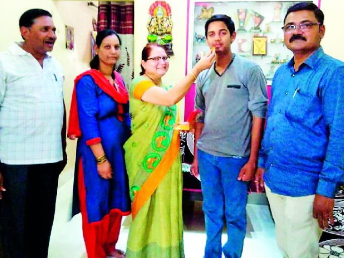 Topics in the Om Plant District of Arvi Vidyankiten | आर्वीच्या विद्यानिकेतनचा ओम झाडे जिल्ह्यात टॉपर Topics in the Om Plant District of Arvi Vidyankiten | आर्वीच्या विद्यानिकेतनचा ओम झाडे जिल्ह्यात टॉपर
