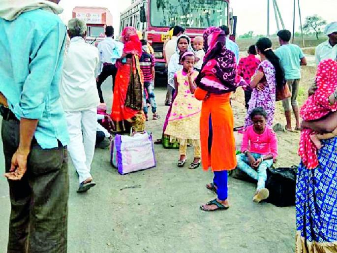 Driver's alert came in the wake of the officers | अधिकाऱ्यांच्या कोडगेपणानंतर चालकाची सतर्कताच आली कामी Driver's alert came in the wake of the officers | अधिकाऱ्यांच्या कोडगेपणानंतर चालकाची सतर्कताच आली कामी