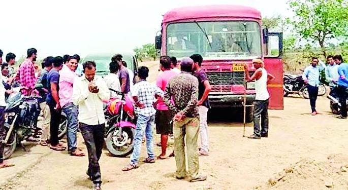 Just protest denied | बस रोखून नोंदविला निषेध