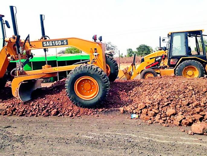 The death of both of them due to coming to the machine | मशीनखाली आल्याने दोघांचा मृत्यू The death of both of them due to coming to the machine | मशीनखाली आल्याने दोघांचा मृत्यू