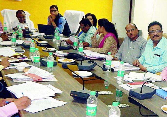 Submit the damages to the Garpit gravity to the account immediately | गारपिटग्रस्तांचा नुकसानीचा निधी त्वरित खात्यात जमा करा Submit the damages to the Garpit gravity to the account immediately | गारपिटग्रस्तांचा नुकसानीचा निधी त्वरित खात्यात जमा करा