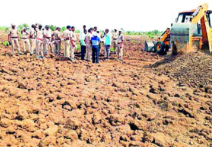 Encroachment on 283.65 hectares of forest land | २८३.६५ हेक्टर वन जमिनीवर अतिक्रमण Encroachment on 283.65 hectares of forest land | २८३.६५ हेक्टर वन जमिनीवर अतिक्रमण