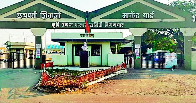 Various organizations in the field in honor of the farmers | शेतकऱ्यांच्या सन्मानात विविध संघटना मैदानात