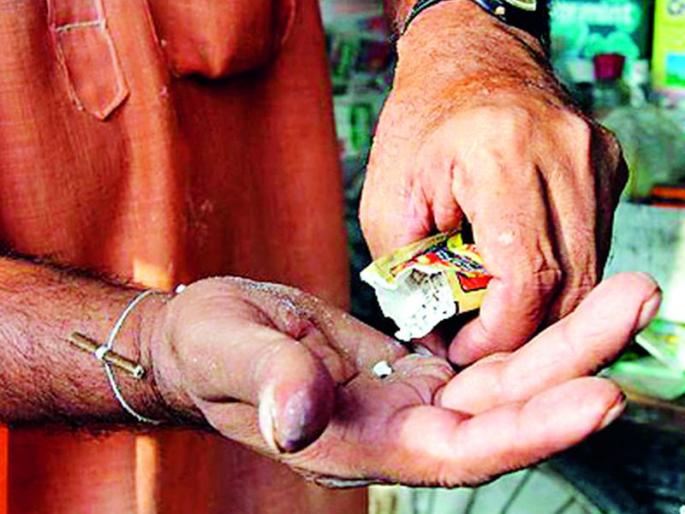 Sales of gutkha puddles on the rise of cancer in the city of Sunderkawada increased by two lakh every day. | पांढरकवडा शहरात दररोज दोन लाखांवर गुटखा पुड्यांची विक्रीकॅन्सरचे प्रमाण वाढले । Sales of gutkha puddles on the rise of cancer in the city of Sunderkawada increased by two lakh every day. | पांढरकवडा शहरात दररोज दोन लाखांवर गुटखा पुड्यांची विक्रीकॅन्सरचे प्रमाण वाढले ।