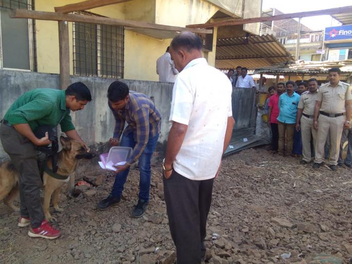 Near the Kolhapur looted the robbery of thieves on the bank of thieves | Video : कोल्हापूरजवळ चोरट्यांचा बँकेवर धाडसी दरोडा, सव्वा कोटीची रक्कम लंपास Near the Kolhapur looted the robbery of thieves on the bank of thieves | Video : कोल्हापूरजवळ चोरट्यांचा बँकेवर धाडसी दरोडा, सव्वा कोटीची रक्कम लंपास