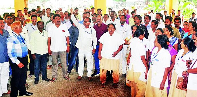 Medical Superintendent Beaten | मेडिकल अधीक्षकाला मारहाण Medical Superintendent Beaten | मेडिकल अधीक्षकाला मारहाण