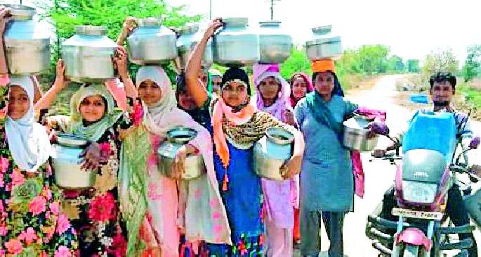 Only two times a month in Kalaaon | कलगाव येथे महिन्यातून दोनदाच पाणी Only two times a month in Kalaaon | कलगाव येथे महिन्यातून दोनदाच पाणी