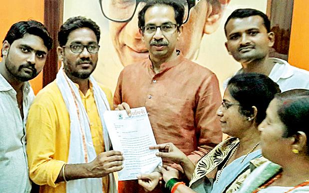 Uddhav Thackeray's 'Swaminarayan' request | उद्धव ठाकरेंना ‘स्वामिनी’चे निवेदन