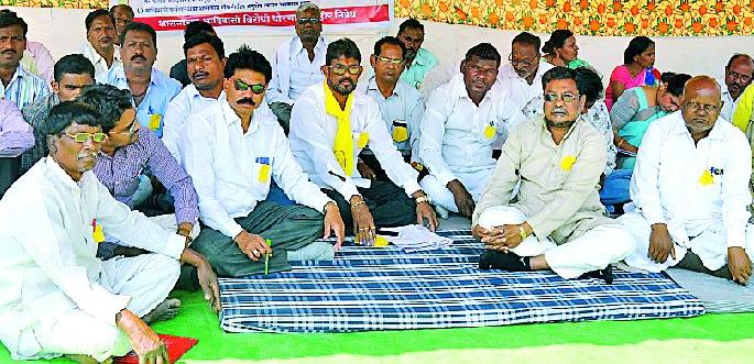 Tribute to passive tribal legislators | निष्क्रीय आदिवासी आमदारांना श्रद्धांजली Tribute to passive tribal legislators | निष्क्रीय आदिवासी आमदारांना श्रद्धांजली