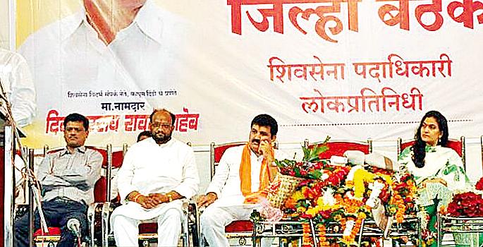 Move forward to move Shiv Sena more than friends in the district | जिल्ह्यात मित्रांपेक्षा शिवसेनेची चाल पुढे Move forward to move Shiv Sena more than friends in the district | जिल्ह्यात मित्रांपेक्षा शिवसेनेची चाल पुढे