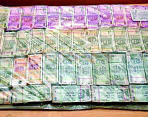 32 lakh suspicious cash seized | ३२ लाखांची संशयास्पद रोकड जप्त 32 lakh suspicious cash seized | ३२ लाखांची संशयास्पद रोकड जप्त