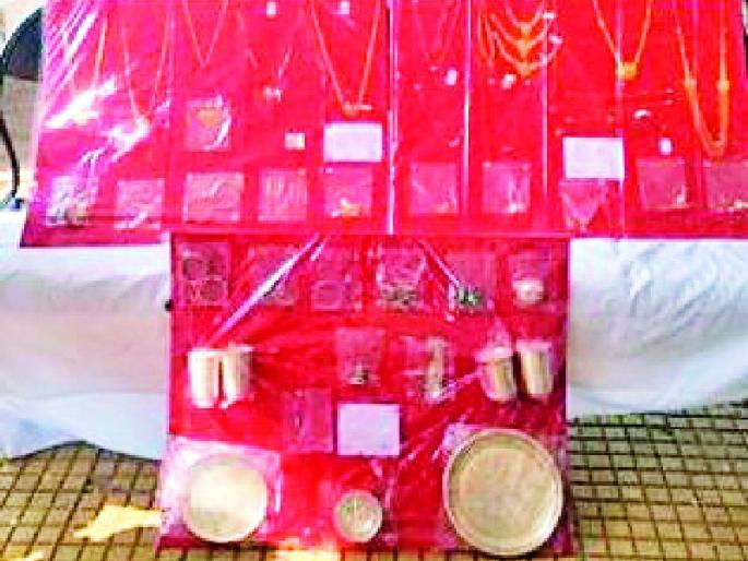 30 house burglars done by fathers and sons | पिता-पुत्रांनी केल्या ३० घरफोड्या 30 house burglars done by fathers and sons | पिता-पुत्रांनी केल्या ३० घरफोड्या