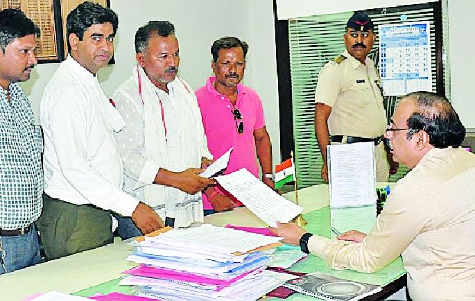 Yavatmalkar's place in the name of development | विकासाच्या नावाखाली यवतमाळकरांचे हाल Yavatmalkar's place in the name of development | विकासाच्या नावाखाली यवतमाळकरांचे हाल